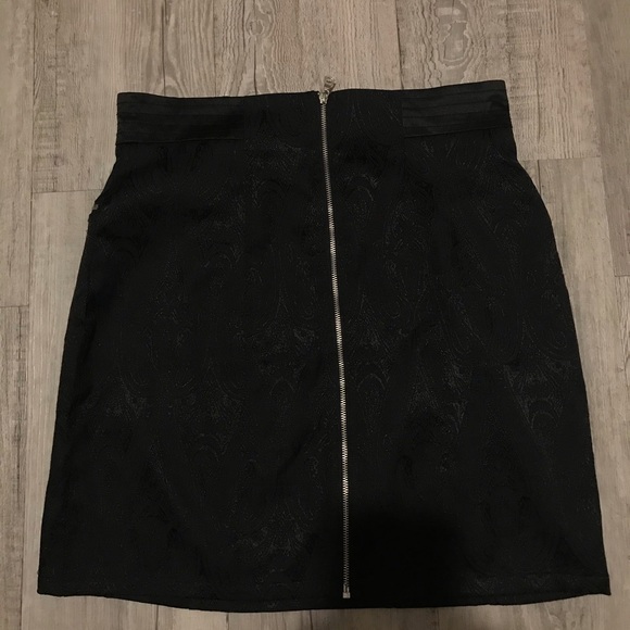 Little black skirt - Picture 2 of 3